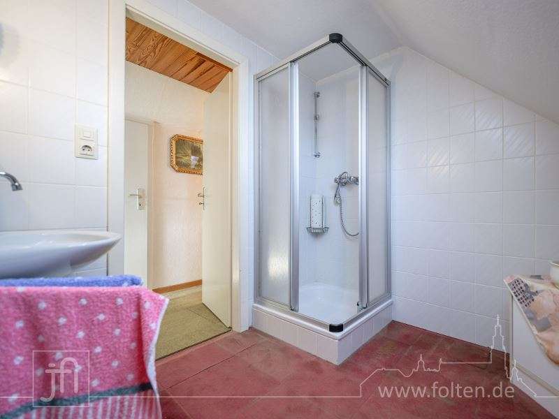 Immobilie in Jemgum - Hinter dem Haus der Deich, und nach vorne weites Land... - Bild 0