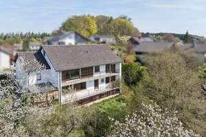 PROJEKT MIT WEITBLICK: Einfamilienhaus in Traumlage mit spektakulärem Modernisierungspotenzial – Die vollständige Adresse der Immobilie erhältst du vom Anbieter., 85614 Kirchseeon – Vorschaubild 1