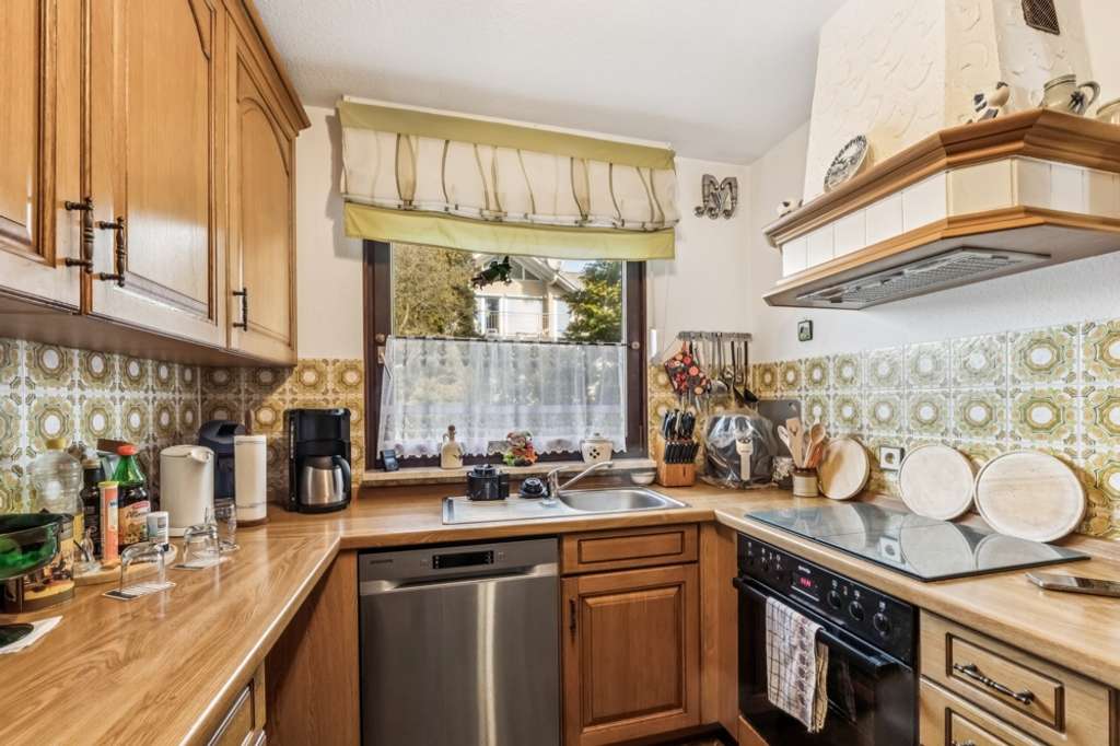 Immobilie in Wäschenbeuren - Kauf mit Rückanmietung: Stilvolles Reihenhaus mit Ausbaupotenzial und Wintergarten - Bild 2