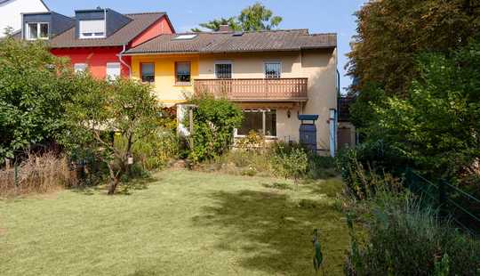 Bild von Sanierungsbedürftiges Reihenendhaus auf Südgrundstück am Sachsenhäuser Berg