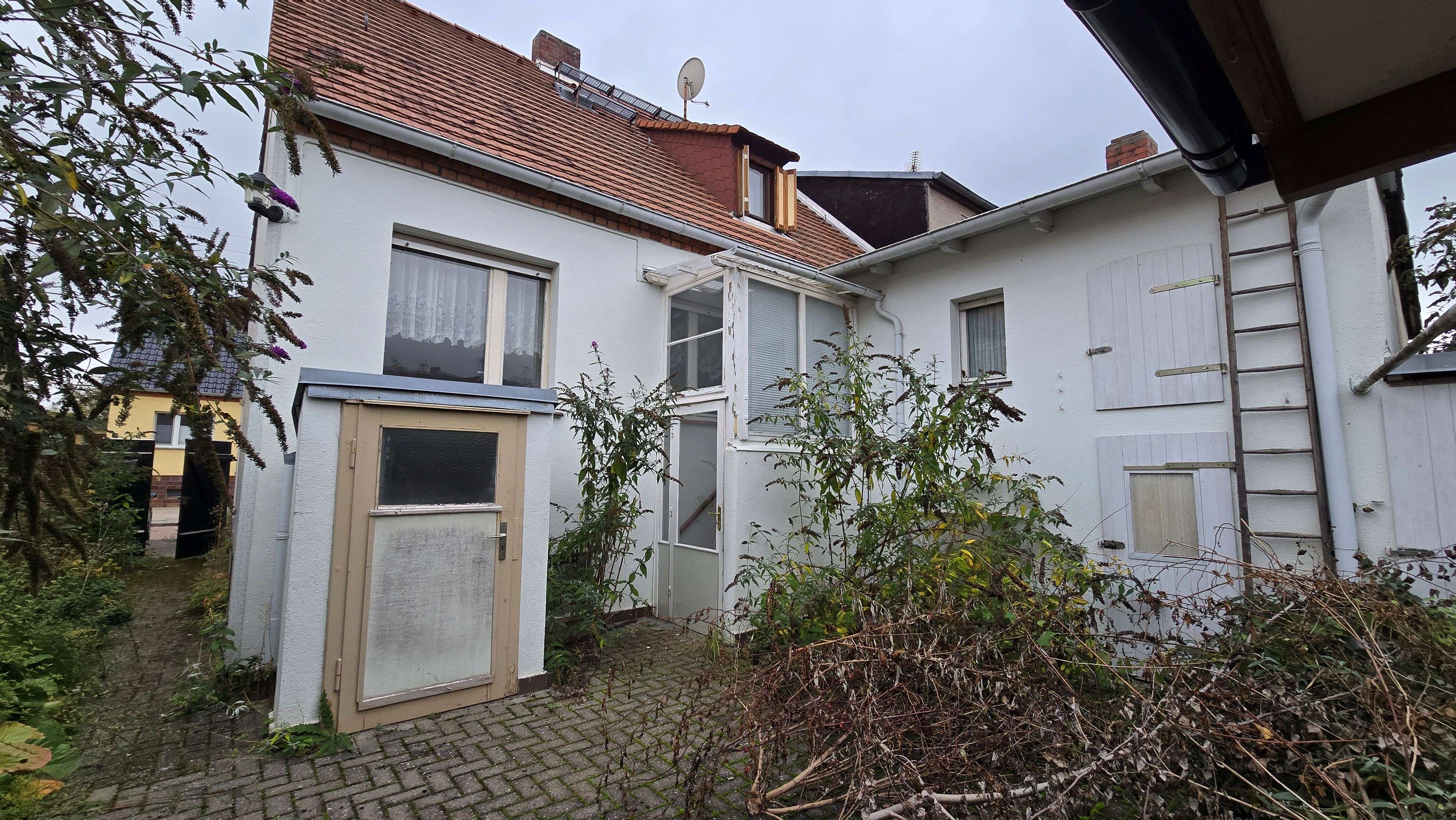 Doppelhaushälfte mit viel Potenzial auf 489 m² Grundstück, Dessau Roßlau – Bild 4