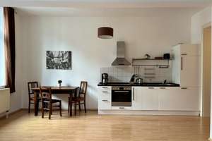 Stilvolles, möbliertes Altbau-Apartment mit Stuck und Aufzug in zentraler Lage nahe dem Leipziger St – 4109 Zentrum-West, Leipzig – Vorschaubild 2