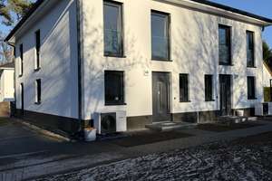 Neubau-Doppelhaushälfte – bezugsfertig, luxuriös ausgestattet und mit eigener privater Zufahrt. – Die vollständige Adresse der Immobilie erhältst du vom Anbieter., 15827 Blankenfelde-Mahlow – Vorschaubild 2