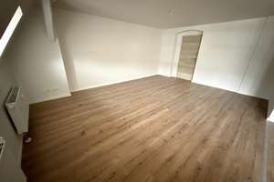 ERSTBEZUG! Moderne 2-Raum-Dachgeschosswohnung mit tollem Tageslichtbad & offener Wohnküche! – 2826 Innenstadt, Görlitz – Vorschaubild 12