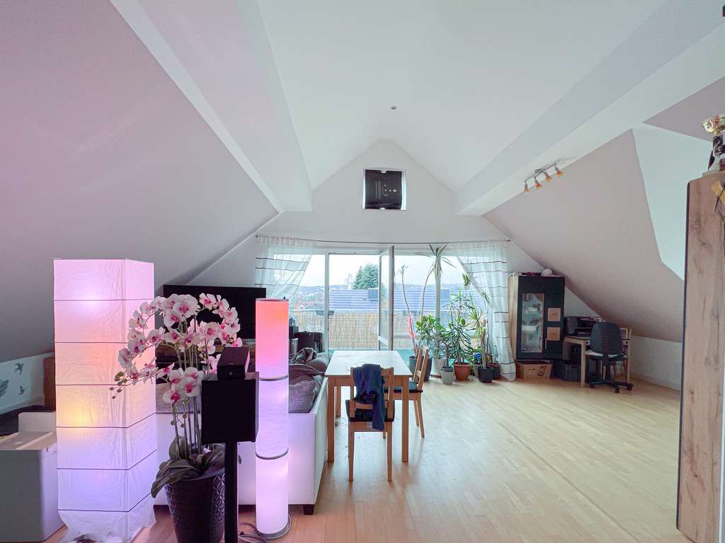 Immobilie in Schwalbach - +++ 3-Zi-Penthouse mit 2 Balkonen in sehr guter Lage von Schwalbach+++ - Bild 3