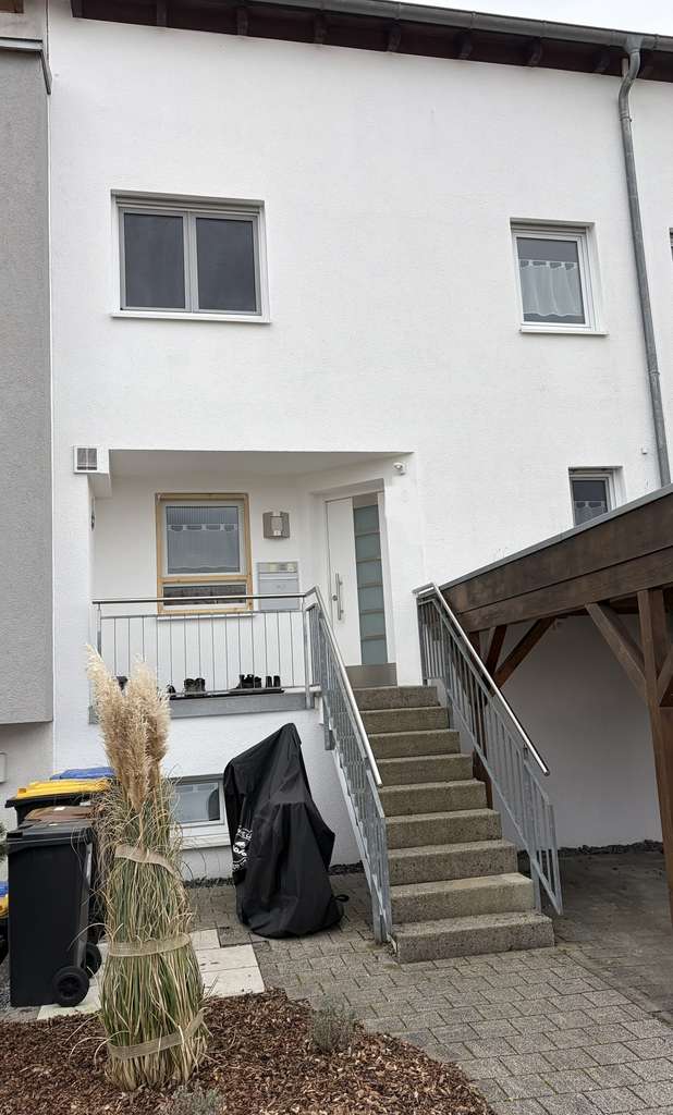 Immobilie in Deizisau - Reihenmittelhaus mit 5 Zimmern und Carport in Deizisau - Bild 0