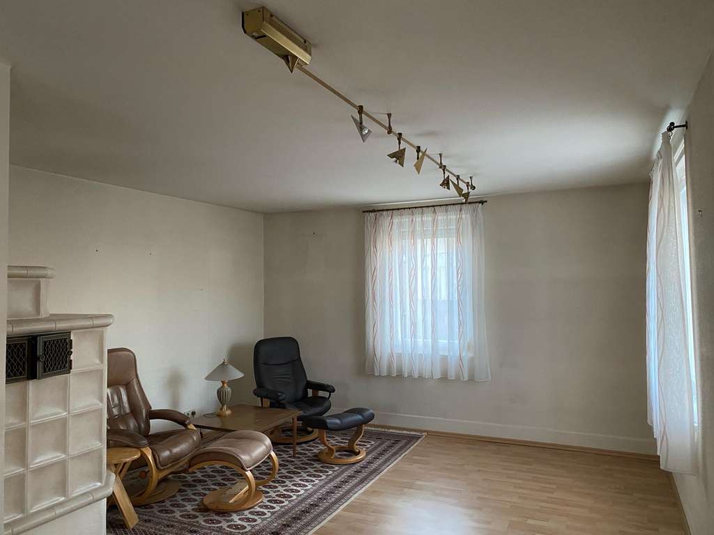 Immobilie in Welzheim - Welzheim: Älteres Haus mit Charme, Doppelgarage und Nebengebäude! - Bild 2