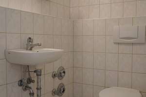 HIER KOMMT MAN GERN HEIM! 2 Zimmer-EG-Wohnung mit (kleinem) Balkon nahe der Altstadt – Gorkistraße 21, 99084 Brühlervorstadt, Erfurt – Vorschaubild 10