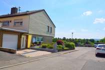 Familienfreundliches Doppelhaus in Top-Lage, tollem Ausblick, Garten, Terrasse und offenem Kamin Familienfreundliches Doppelhaus in Top-Lage, tollem Ausblick, Garten, Terrasse und offenem Kamin