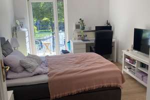 Sehr schön sanierte Wohnung mit Balkon und Wohnküche am Neumarkt!