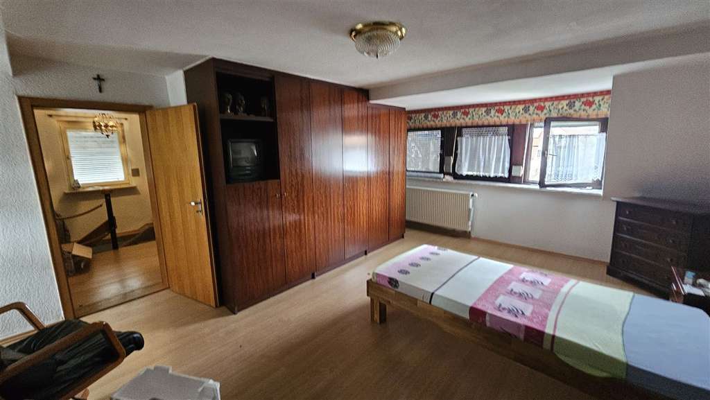 Immobilie in Üchtelhausen - Charmantes Bestandsobjekt mit schönem, terrassiertem Garten und viel Potenzial in Üchtelhausen - Bild 1