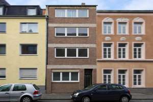 Investoren aufgepasst!
3 Etagen bezugsfrei!
Modernisierungsbedürftiges MFH mit 3 WHG + EG 73 m²