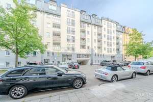 Stilvolle 4 Zimmer-Wohnung mit Balkon in begehrter Schwabinger Lage