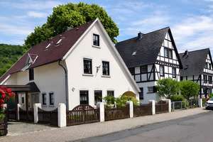 Freistehendes Architektenhaus in Oberkassel – Die vollständige Adresse der Immobilie erhältst du vom Anbieter., 53227 Oberkassel, Bonn – Vorschaubild 2