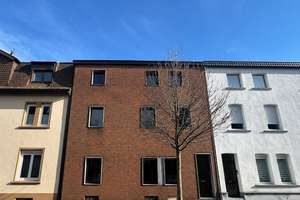 Mehrgenerationenhaus oder Kapitalanlage, charmantes Dreifamilienhaus mit 2 Garagen und Carport