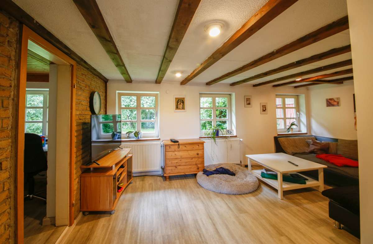 Immobilie in Gelting - Reetdachkate an der Ostsee in idyllischer Alleinlage mit drei Wohnungen  + 2,2 ha Land - Bild 0