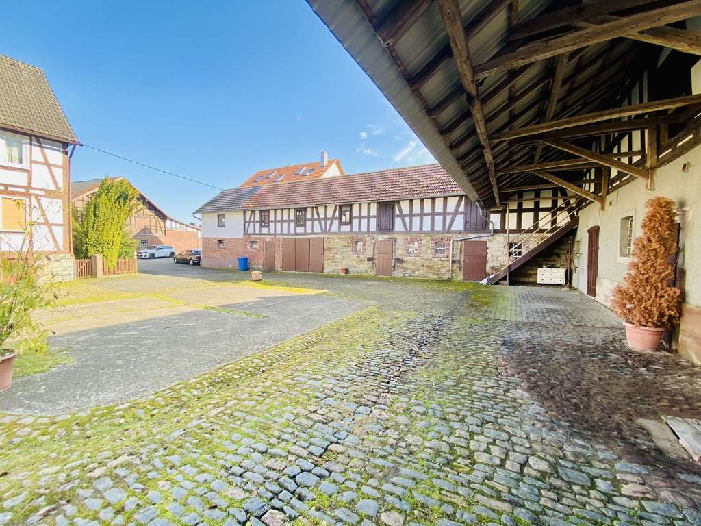 Immobilie in Lahntal - Historischer Bauernhof mit großem Grundstück, 1.982 m² Raum für Visionen im idyllischen Lahntal - Bild 2