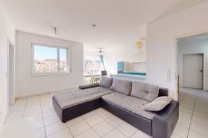 ** Sonnenverwöhnte 3ZKB mit Balkon und Aufzug in beliebter Wohnlage, IN-Hollerstauden ** – Die vollständige Adresse der Immobilie erhältst du vom Anbieter., 85049 Friedrichshofen-Hollerstauden, Ingolstadt – Vorschaubild 2