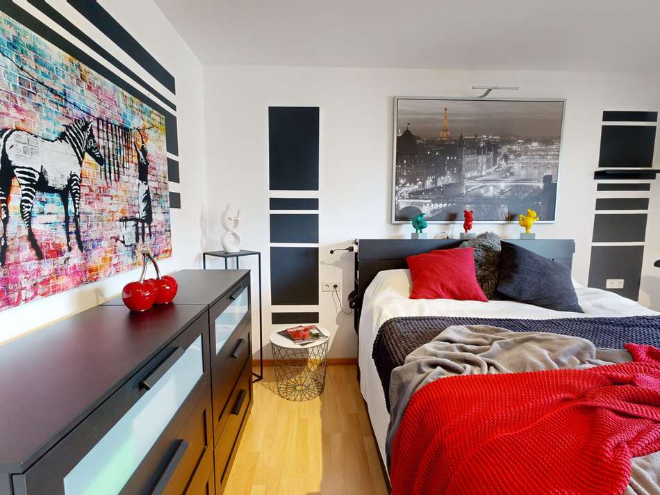 geräumige Schlafzimmer mit