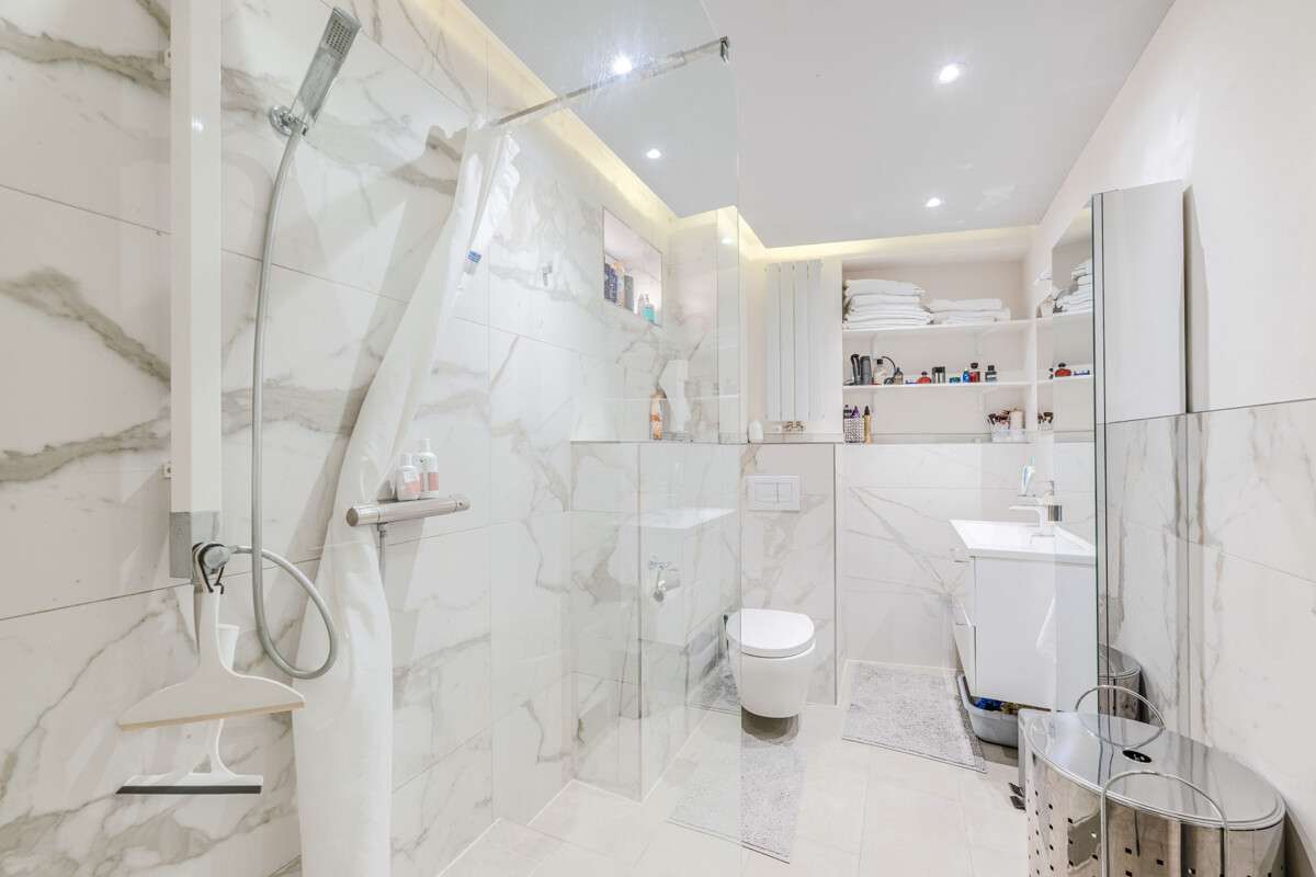 Immobilie in Hilzingen - Stilvoll saniert! 
Doppelhaushälfte mit zwei Wohneinheiten - Bild 0