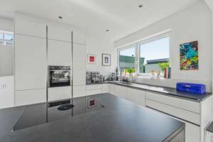 Loftgefühl auf zwei Ebenen – Außergewöhnliche 5-Zimmer-Maisonette-Wohnung in München-Obermenzing – Die vollständige Adresse der Immobilie erhältst du vom Anbieter., 81247 Obermenzing, München – Vorschaubild 10