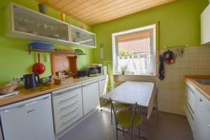 Solide Investition in gefragter Lage: Mehrfamilienhaus mit Garten in zentraler Lage von Volkach – Die vollständige Adresse der Immobilie erhältst du vom Anbieter., 97332 Volkach – Vorschaubild 3