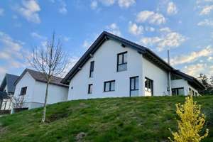 Elegantes Einfamilienhaus (BJ 2018) mit Doppelgarage  – Die vollständige Adresse der Immobilie erhältst du vom Anbieter., 67304 Kerzenheim – Vorschaubild 1