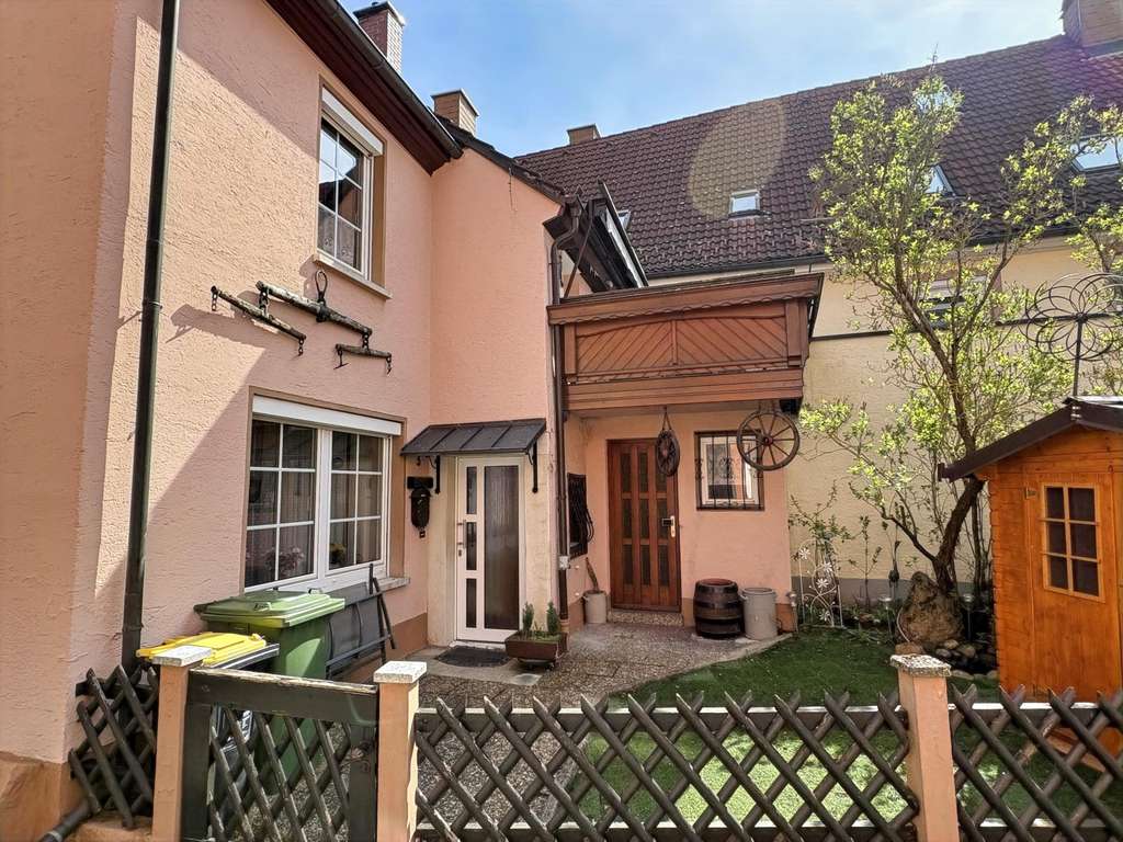 Immobilie in Hüfingen - Charmantes Wohnhaus mit historischem Charakter in der Hüfinger Altstadt - Bild 2
