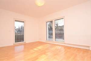 PETS ALLOWED IN FREE STANDING HOUSE! Refurbished in 2021, approx. 200 m², fenced in yard, and garage – 65199 Dotzheim, Wiesbaden – Vorschaubild 2