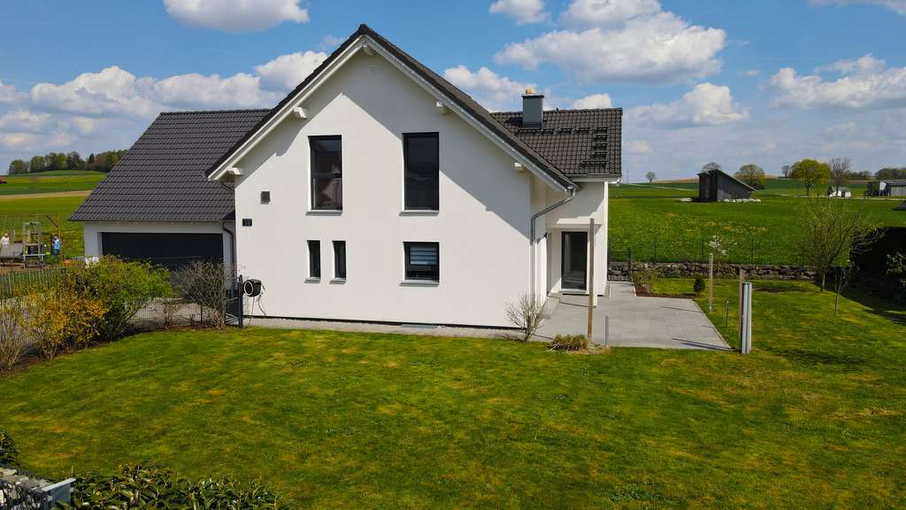 Immobilie in Breitenbrunn - MODERN, FEIN, SCHÖN! EFH MIT DOPPELGARAGE & SONNIGEM GARTEN AM ORTSRAND! EIN ZUHAUSE! - Bild 4