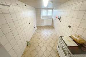 Vielseitiges Einfamilienhaus mit  
7 Zimmern, saniertem Bad, Garage und Schuppen – Die vollständige Adresse der Immobilie erhältst du vom Anbieter., 54429 Schillingen – Vorschaubild 4