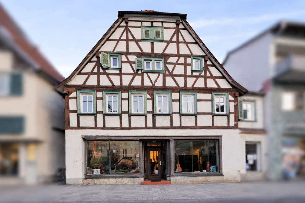 Immobilie in Landstuhl - Charmantes Wohn-und Geschäftshaus mit kunstvollem Charakter - Raum für Kreativität und Leben. - Bild 0