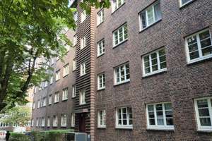 Kernsanierte 2,5-Zimmer-Altbauwohnung mit Balkon in Winterhude PROVISIONSFREI