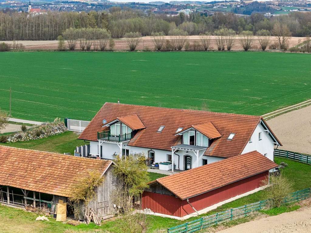 Immobilie in Neuhaus am Inn - Wunderbares Anwesen mit moderner Wohnqualität in absoluter Alleinlage - Bild 1