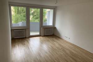 Schöne 3-Zimmer-Wohnung mit Südloggia in Oberföhring - Nähe St. Emmeransmühle – Franz-Wolter-Str. 19, 81925 Oberföhring, München – Vorschaubild 2