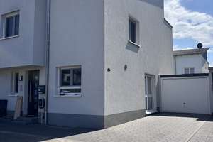 Hochwertige Doppelhaushälfte in Top-Zustand – ruhige Lage, KfW 70, Sauna, Klimaanlage – Die vollständige Adresse der Immobilie erhältst du vom Anbieter., 76437 Rastatt – Vorschaubild 1