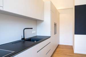 Großes WG-Zimmer (39,7 m²) für 1-2 Personen–Erstbezug-saniertes Altbaujuwel in bester Innenstadtlage – Bürgermeister-Fischer-Straße 2, 86150 Innenstadt. Sankt Ulrich-Dom, Augsburg – Vorschaubild 3