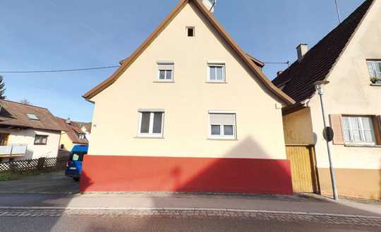 Großes Einfamilienhaus mit Garage, Terrasse und Garten