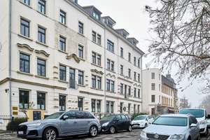 Helle 2-Zimmer-Wohnung mit Balkon in zentraler Lage in Schleußig