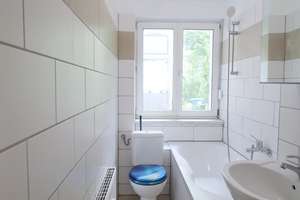 Charmante 3-Zimmer Wohnung  – gepflegte Anlage & modernisiertes Gebäude – Die vollständige Adresse der Immobilie erhältst du vom Anbieter., 10365 Lichtenberg (Ortsteil), Berlin – Vorschaubild 9