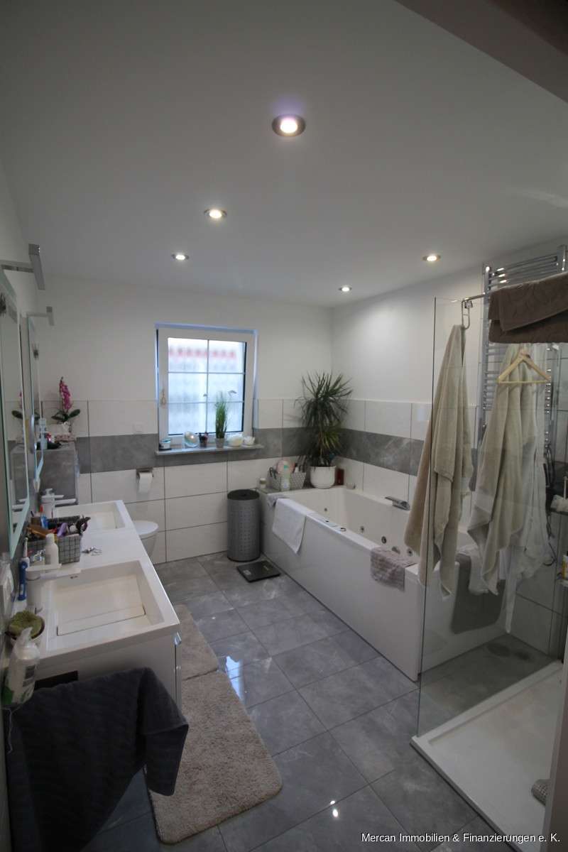 Immobilie in Barsinghausen - gepflegtes Mehrfamilienhaus als Kapitalanlage oder zur Selbstnutzung - Bild 0