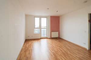 Unkompliziert einziehen oder :  2-Zi.-ETW mit Balkon, TG-Stellplatz und Aufzug in guter Lage