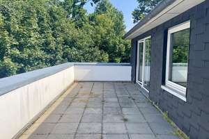 Sonnige Dachgeschosswohnung mit großer Dachterrasse in Schnelsen!
