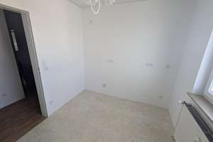 Provisionsfreie, helle 3-Zimmer-Dachgeschosswohnung mit verglaster Loggia, Blick ins Grüne & Aufzug – Kinzigstrasse 8, 38120 Weststadt, Braunschweig – Vorschaubild 16