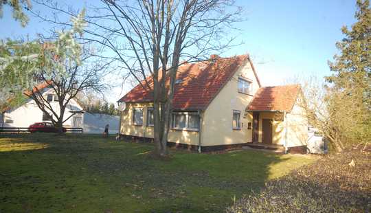 Bild von Einfamilienhaus mit großem Grundstück – Anbau oder Neubau möglich