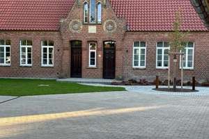 Haus  (3 Zimmer, ca. 130 m², EG/OG) - mit gr. Terrasse, Gartenanteil und Garage – Dorfstraße 32, 30900 Wedemark – Vorschaubild 2