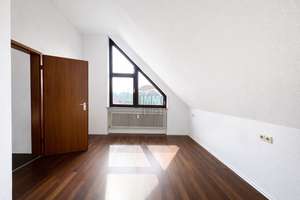 WOHNEN MIT WEITBLICK: CHARMANTE MAISONETTE IN STUTTGART-ZUFFENHAUSEN – Die vollständige Adresse der Immobilie erhältst du vom Anbieter., 70435 Zuffenhausen-Mitte, Stuttgart – Vorschaubild 11