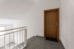 Einzugsbereit! Neuwertige 3,5-Raum-Dachgeschosswohnung mit Balkon und TG-Stellplatz in Frohnhausen – Die vollständige Adresse der Immobilie erhältst du vom Anbieter., 45145 Frohnhausen, Essen – Vorschaubild 2