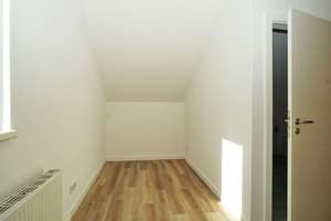 Seidnitz, unterm Dach: Dusche + Laminat – Winterbergstraße 94, 1237 Seidnitz/Dobritz, Dresden – Vorschaubild 8