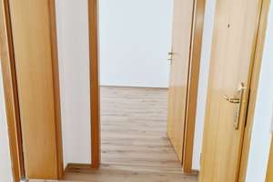 Modernes Laminat  - frei ab 1.2.26 - große Küche – Yorckstraße 43, 9130 Sonnenberg, Chemnitz – Vorschaubild 8